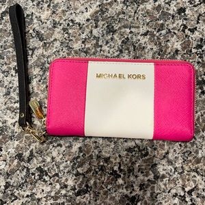 Michale Kors wristlet wallet